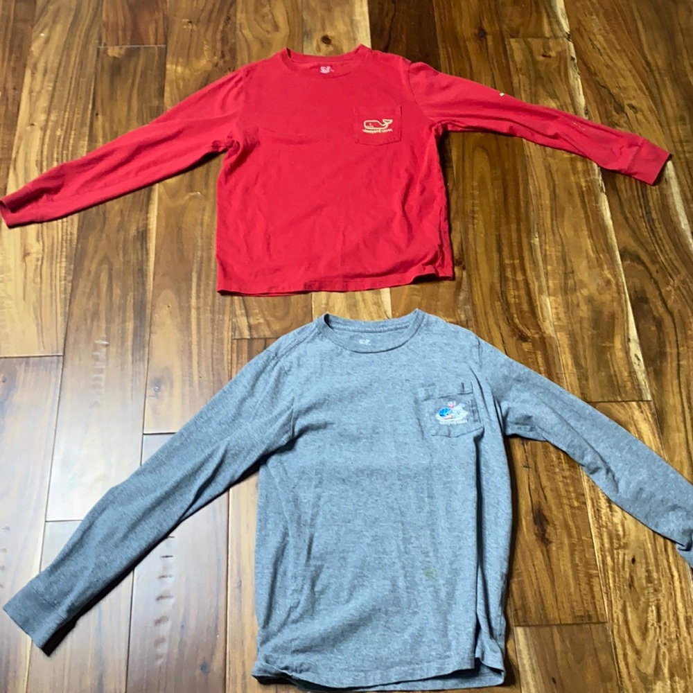 2 vineyard vine long sleeve shirts red and grey (grey with skier on it)